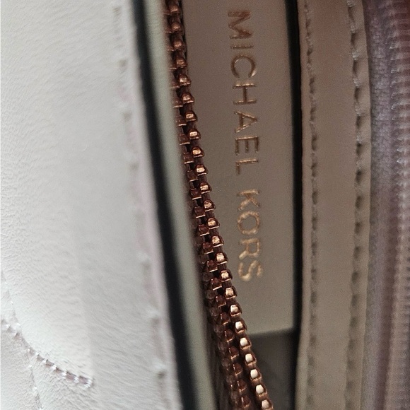 EUC Rare Michael Kors Pink Quilted Handbag with Rose Gold Chain and Brooch Clasp - Picture 7 of 7